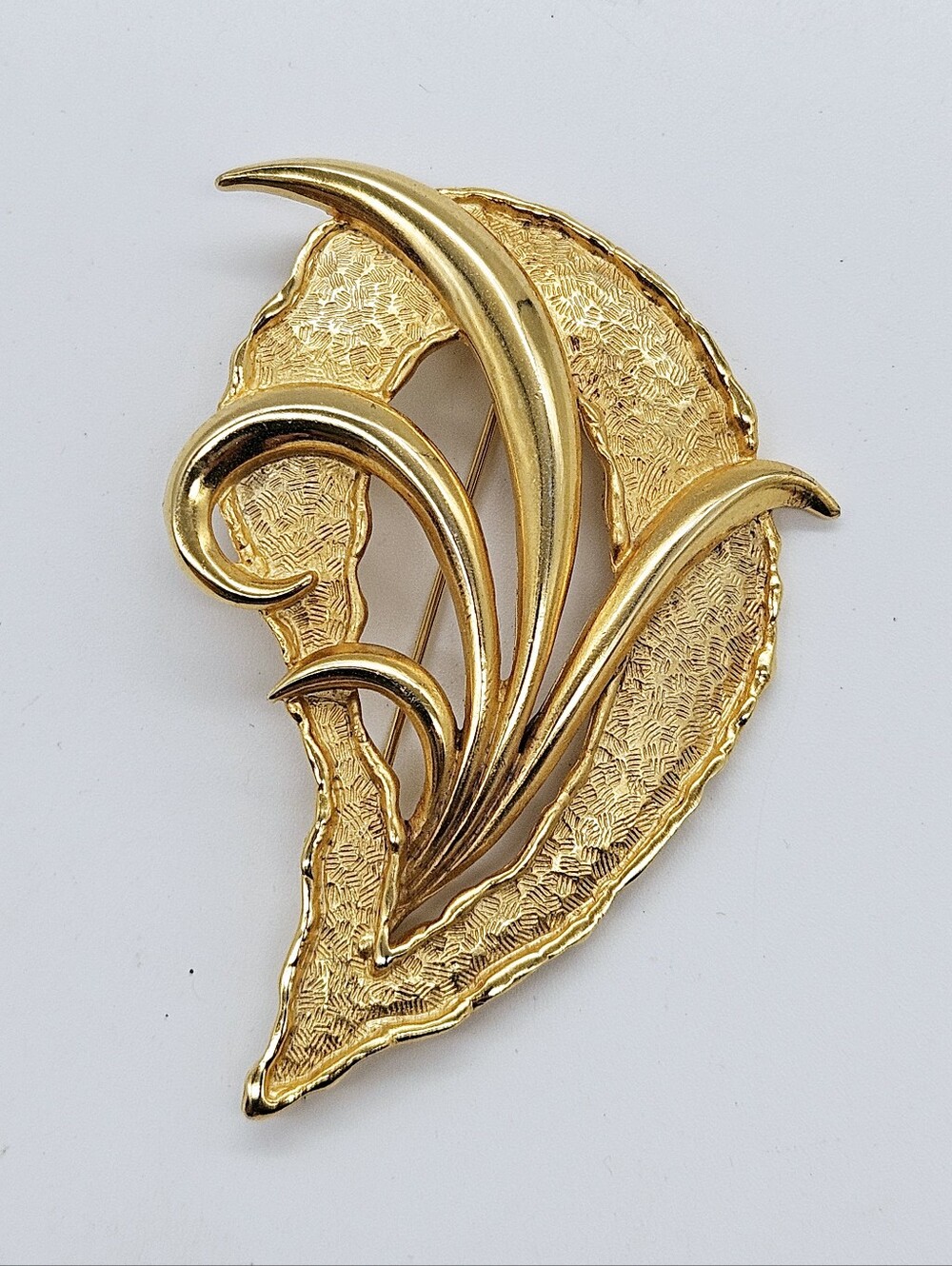 JJ JONETTE JEWELRY CO. | vintage 80s 1988 frond motif gold tone brooch